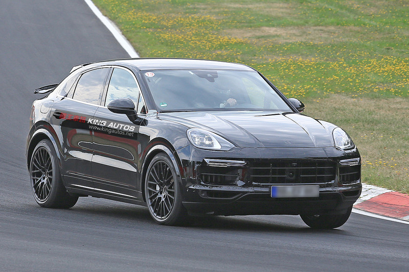 《Porsche Cayenne Coupé》原型車前進紐柏林 大面積升降尾翼設計曝光 《Porsche Cayenne Coupé》原型車前進紐柏林 大面積升降尾翼設計曝光