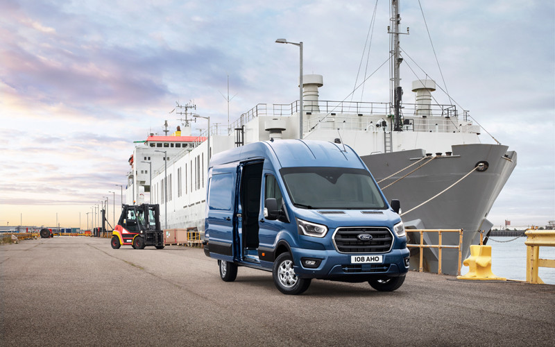 小改款《Ford Transit》商用老大哥變臉上陣更省油 小改款《Ford Transit》商用老大哥變臉上陣更省油