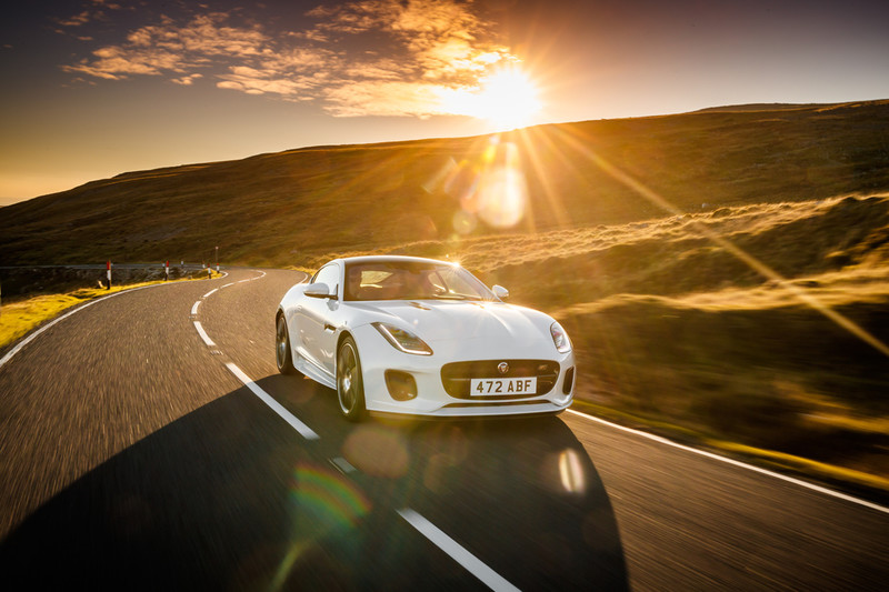 熱血70年《Jaguar F-Type Chequered Flag》方格旗元素特仕上身 熱血70年《Jaguar F-Type Chequered Flag》方格旗元素特仕上身