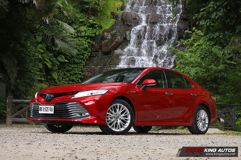 改進口決勝負 ─《Toyota Camry Hybrid》旗艦版質感大幅躍進 改進口決勝負 ─《Toyota Camry Hybrid》旗艦版質感大幅躍進