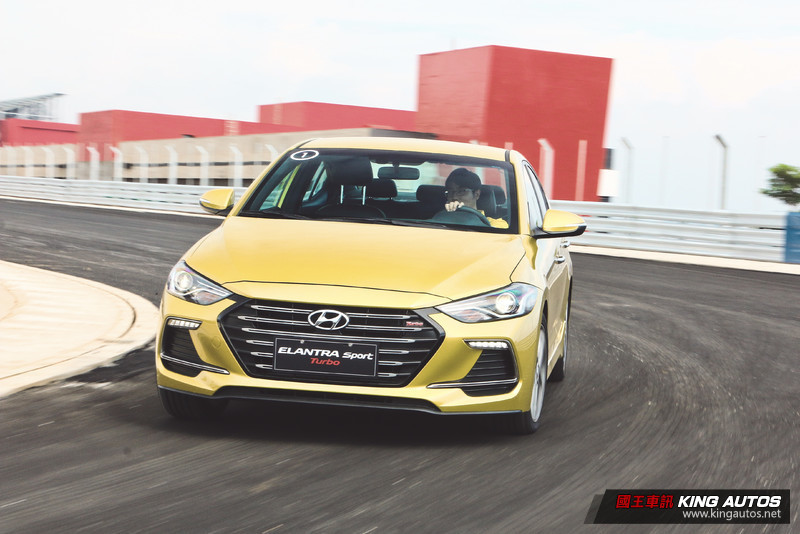 《Hyundai》推出年終促銷 入主《Elantra / Elantra Sport》等指定車型享六大好禮 《Hyundai》推出年終促銷 入主《Elantra / Elantra Sport》等指定車型享六大好禮