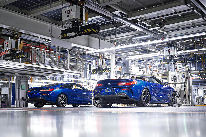 全新《BMW 8 Series Convertible》於德國Dingolfing生產線正式投產 全新《BMW 8 Series Convertible》於德國Dingolfing生產線正式投產