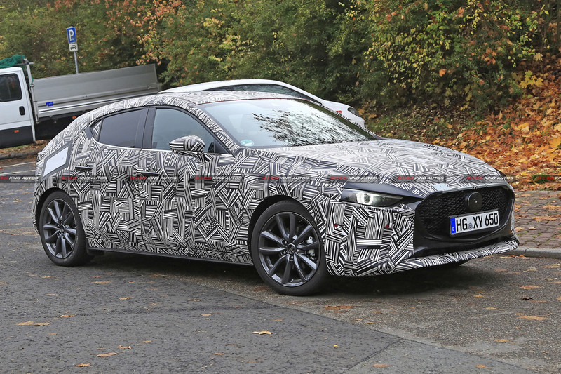 新世代《Mazda3》現身前最終偽裝 魂動設計與動力科技再進化 新世代《Mazda3》現身前最終偽裝 魂動設計與動力科技再進化