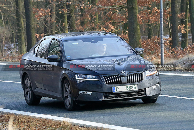小改款《Škoda Superb》推估今年年中現身 植入新世代家族設計語言 小改款《Škoda Superb》推估今年年中現身 植入新世代家族設計語言
