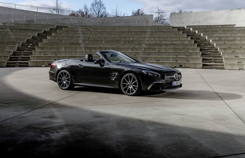 《Mercedes-Benz SL Grand Edition》上空尤物變裝化身優雅特仕 《Mercedes-Benz SL Grand Edition》上空尤物變裝化身優雅特仕