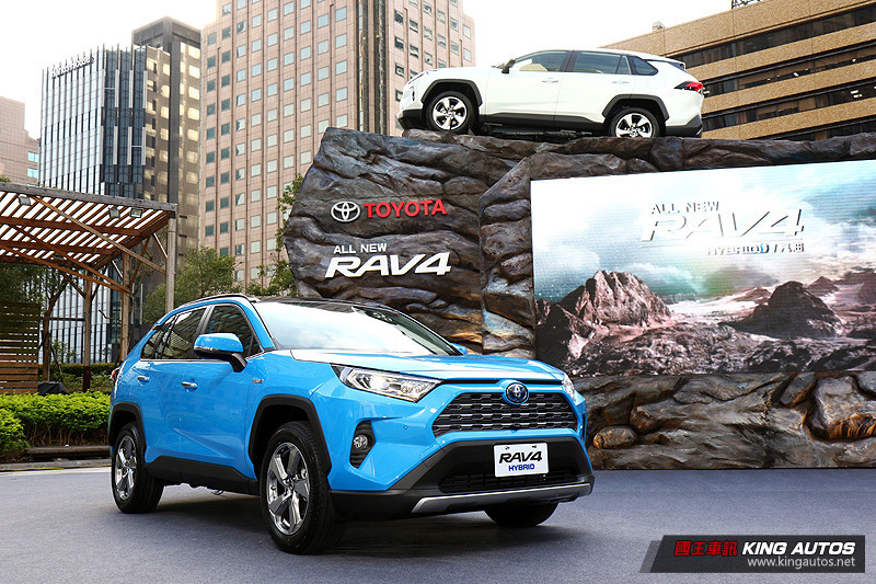 一樣都給你玩就好 第五代《Toyota RAV4》車系92.5萬起強攻國內SUV市場 一樣都給你玩就好 第五代《Toyota RAV4》車系92.5萬起強攻國內SUV市場