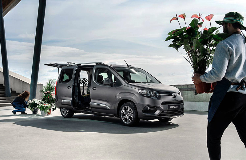《Toyota Proace City》首演前搶先亮相 歐日合作商用家族新成員 《Toyota Proace City》首演前搶先亮相 歐日合作商用家族新成員