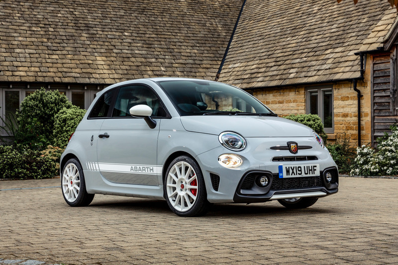 直接標配Esseesse改裝套件 《Abarth》推出《595 Esseesse》頂級性能車型 直接標配Esseesse改裝套件 《Abarth》推出《595 Esseesse》頂級性能車型