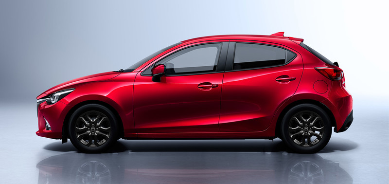 《Mazda2 Black Tech Edition》酷黑新成員西班牙帥氣登場 《Mazda2 Black Tech Edition》酷黑新成員西班牙帥氣登場