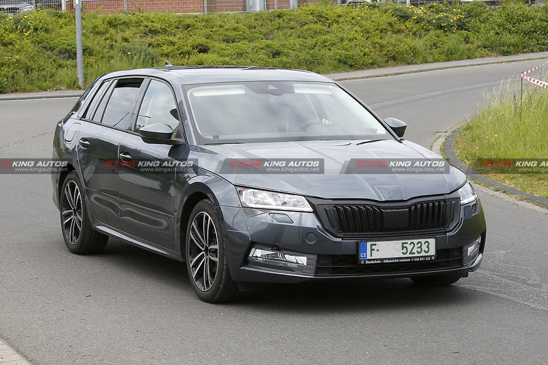 大改款《Škoda Octavia Combi》輪廓浮現 推測有望年底前全球首演 大改款《Škoda Octavia Combi》輪廓浮現 推測有望年底前全球首演