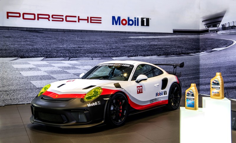 源自賽道的極限性能 《Porsche》與《Mobil 1》推出聯名機油 源自賽道的極限性能 《Porsche》與《Mobil 1》推出聯名機油