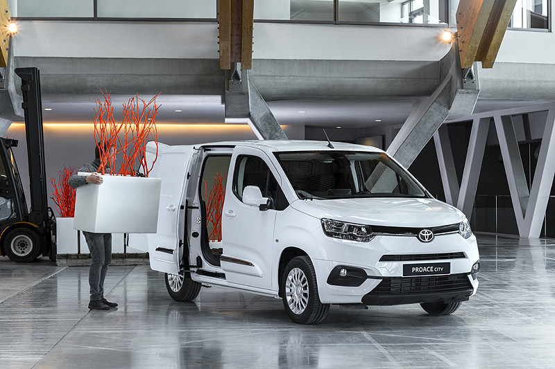 《Toyota》深化歐陸LCV市場影響力 純電廂車預告2020年登場 《Toyota》深化歐陸LCV市場影響力 純電廂車預告2020年登場