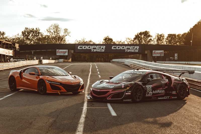 系出同源 《Acura NSX》與《NSX GT3 Evo》正面對決 系出同源 《Acura NSX》與《NSX GT3 Evo》正面對決