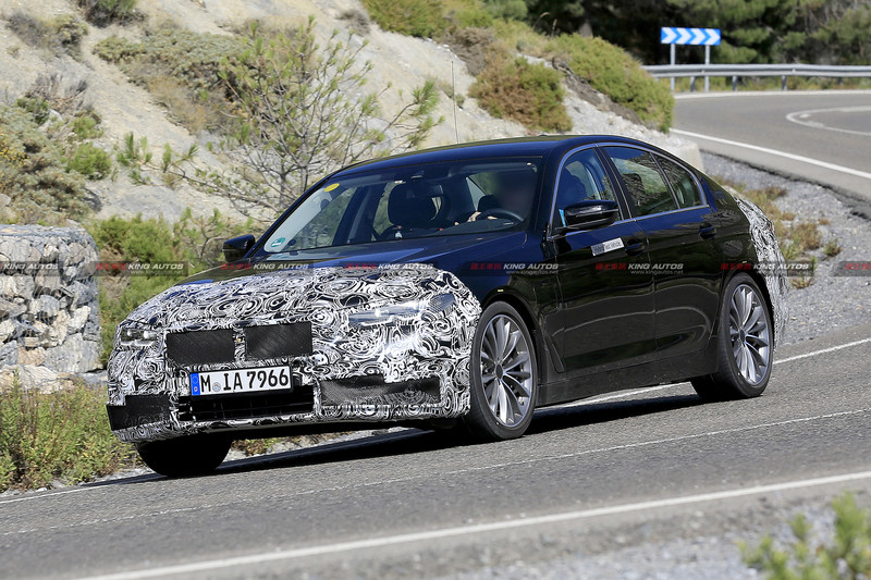 小改款《BMW 5 Series》測試中 高性能油電車型《545e iPerformance》可望登場? 小改款《BMW 5 Series》測試中 高性能油電車型《545e iPerformance》可望登場?