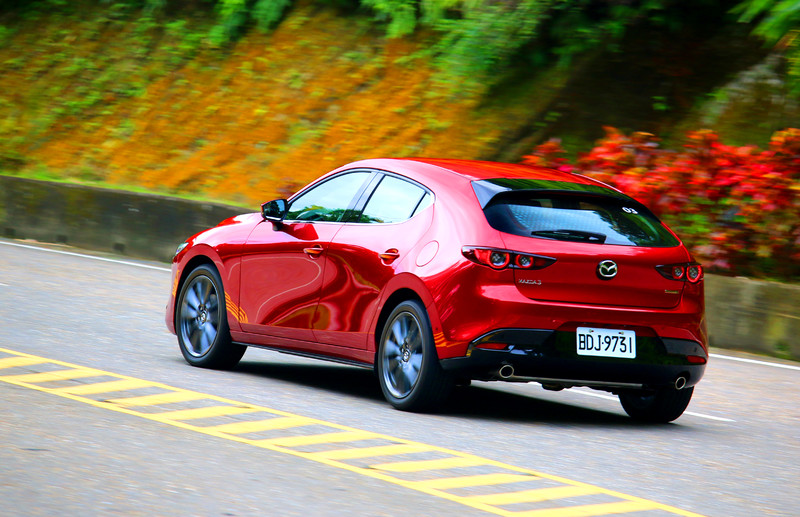 複雜科技、極簡主張;解構MAZDA3的車艙減法美學。 複雜科技、極簡主張;解構MAZDA3的車艙減法美學。