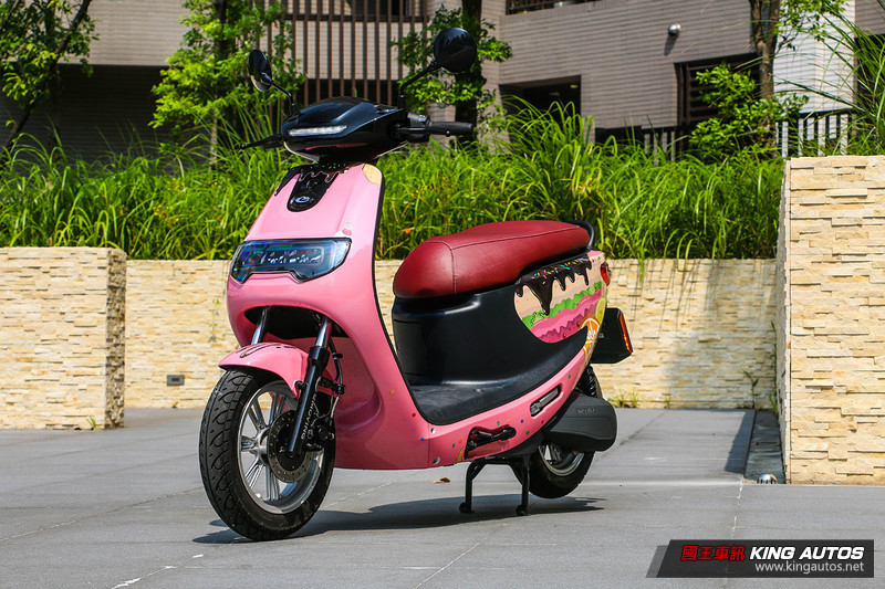 快充強勢來襲─《eMoving iE125》電動機車試駕報導 快充強勢來襲─《eMoving iE125》電動機車試駕報導