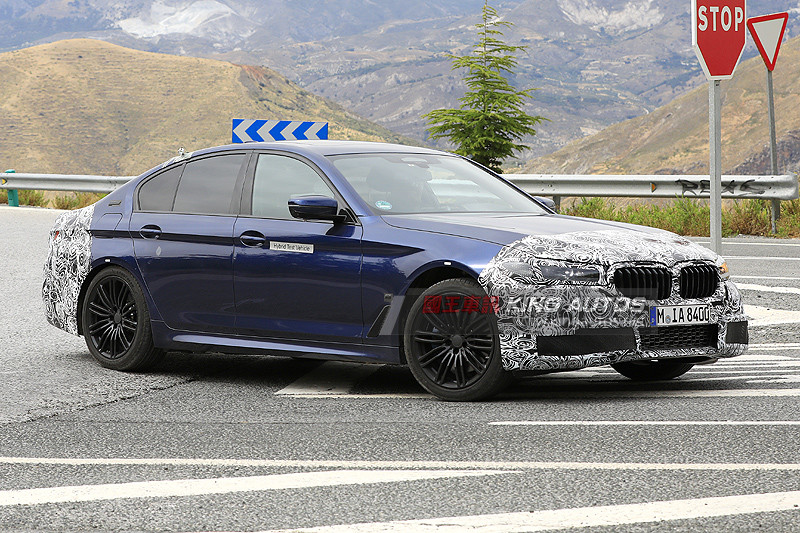 全新插電油電車型投入 現行小改《BMW 5 Series》原型車首度曝光 全新插電油電車型投入 現行小改《BMW 5 Series》原型車首度曝光