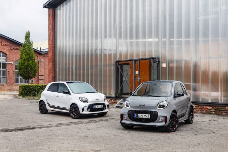 小改款《smart EQ fortwo/forfour》搶先亮相 開啟品牌純電新世代 小改款《smart EQ fortwo/forfour》搶先亮相 開啟品牌純電新世代