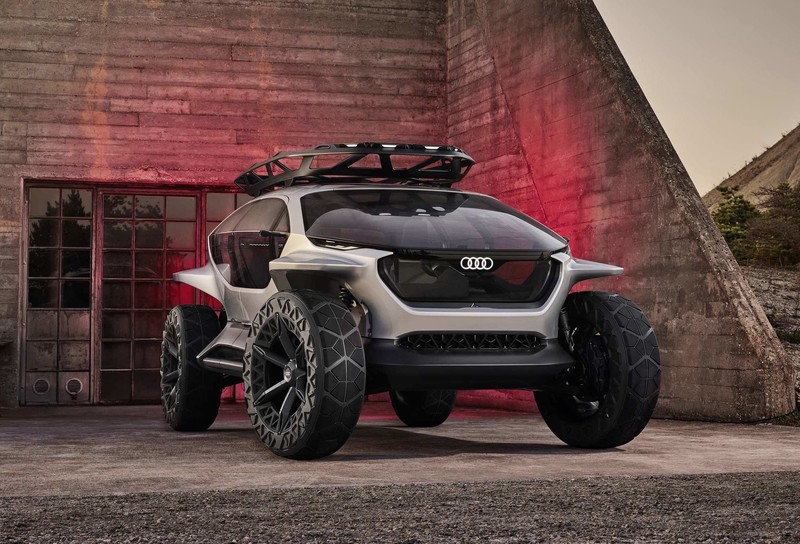 純電越野車《Audi AI:Trail quattro》首度亮相 隨車附上電動無人機 純電越野車《Audi AI:Trail quattro》首度亮相 隨車附上電動無人機