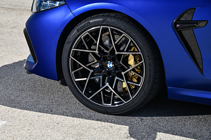 《Pirelli》為《BMW M8》量身訂做專屬性能胎 《Pirelli》為《BMW M8》量身訂做專屬性能胎