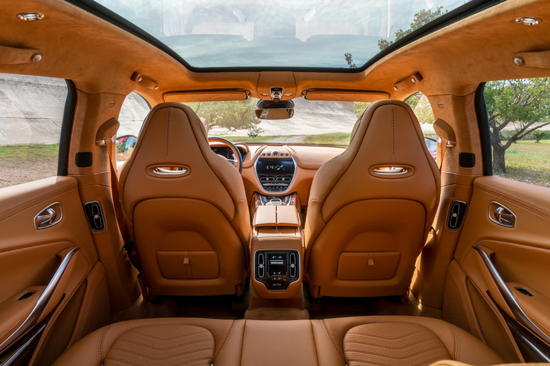 座艙首度曝光《Aston Martin DBX》預告2019年11月20日北京亮相 座艙首度曝光《Aston Martin DBX》預告2019年11月20日北京亮相