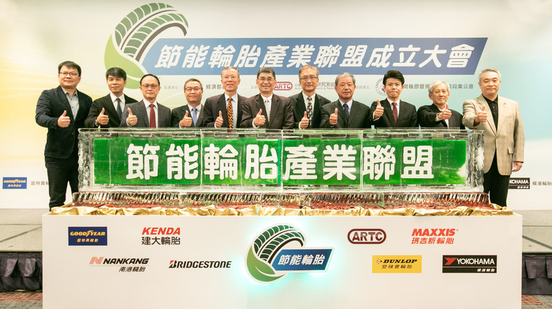 幫駕駛省荷包 經濟部能源局攜手輪胎業者推出《節能輪胎分級制度》 幫駕駛省荷包 經濟部能源局攜手輪胎業者推出《節能輪胎分級制度》