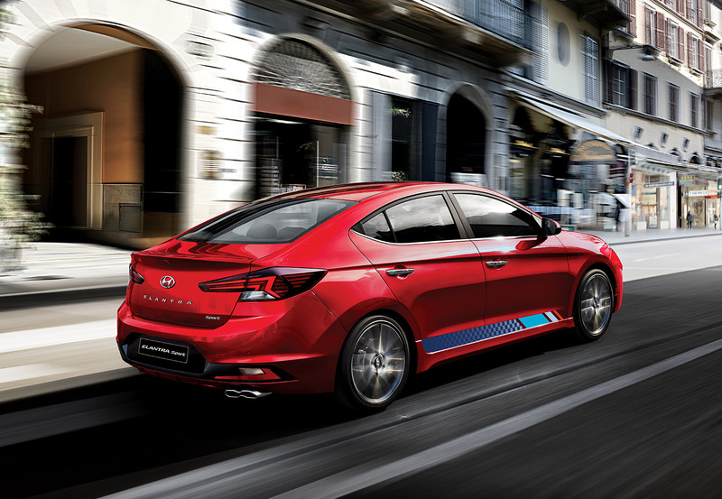 《Hyundai》榮登WRC年度車隊冠軍 特別推出《Elantra Sport WRC》冠軍紀念版 《Hyundai》榮登WRC年度車隊冠軍 特別推出《Elantra Sport WRC》冠軍紀念版