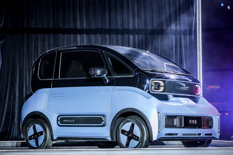 上汽通用五菱《寶駿E300》科幻風都會電動車中國亮相 上汽通用五菱《寶駿E300》科幻風都會電動車中國亮相