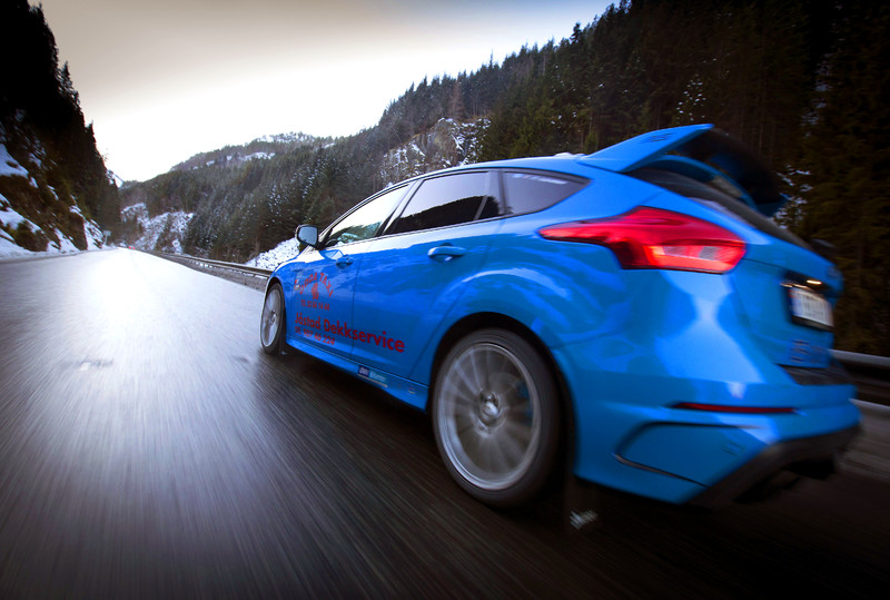 公路上輪胎的妖怪力量!Focus RS vs. Golf R 公路上輪胎的妖怪力量!Focus RS vs. Golf R