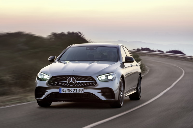 小改款《Mercedes-Benz E-Class》準時報到 換上最新家族化設計風格 小改款《Mercedes-Benz E-Class》準時報到 換上最新家族化設計風格