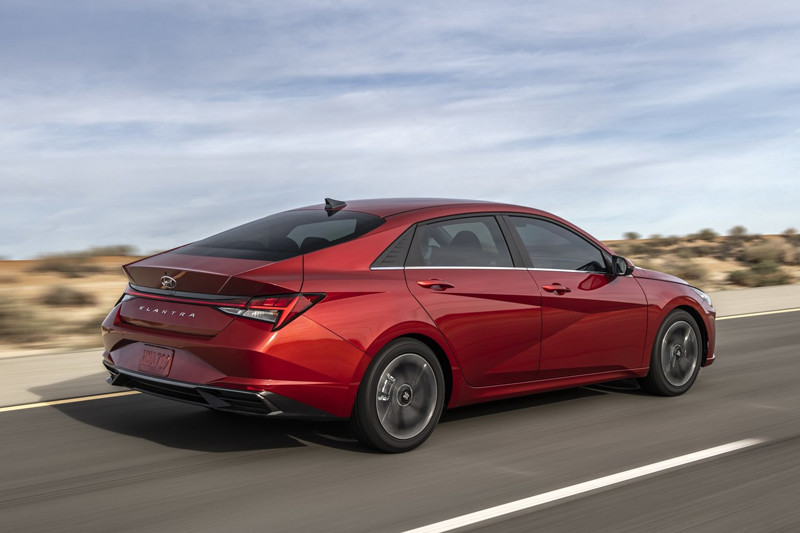 讓對手黯然失色?新世代《Hyundai Elantra》變身四門轎跑正式亮相 讓對手黯然失色?新世代《Hyundai Elantra》變身四門轎跑正式亮相