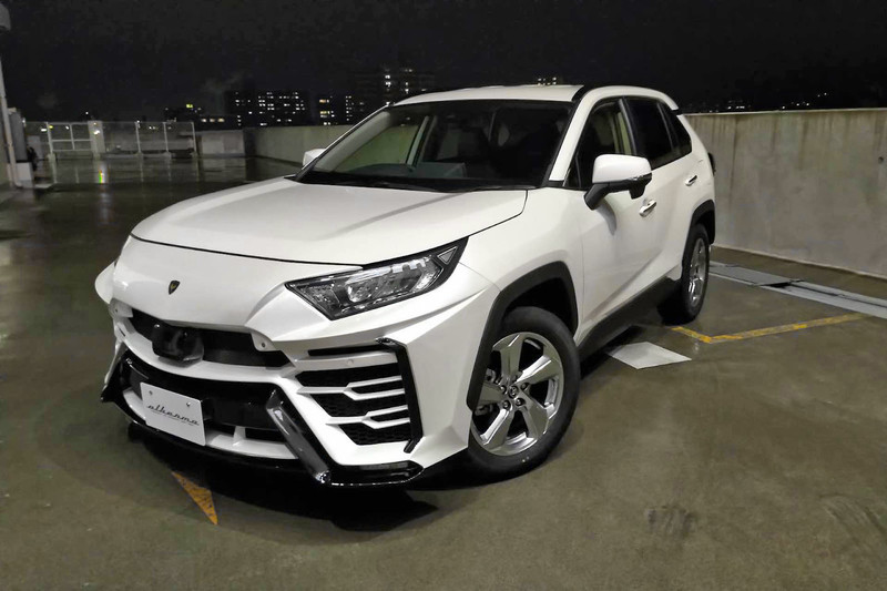 神牛變蠻牛!日本改裝廠為《Toyota RAV4》推出Urus外觀套件 神牛變蠻牛!日本改裝廠為《Toyota RAV4》推出Urus外觀套件