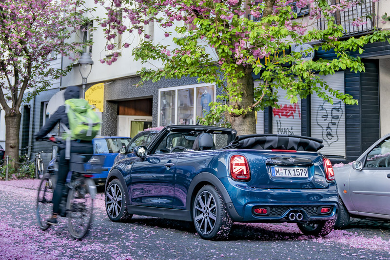 《Mini》夏日巡迴展開跑 限量版《Mini Cabrio Sidewalk Edition》198萬元同步登場 《Mini》夏日巡迴展開跑 限量版《Mini Cabrio Sidewalk Edition》198萬元同步登場