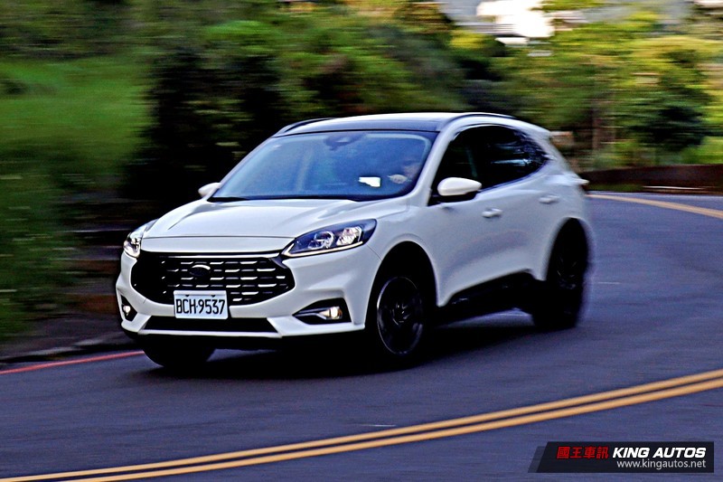 百萬中型休旅主流戰場! PART.3 動力駕馭篇 《Ford Kuga EcoBoost 180 旗艦型》 vs. 《Toyota 百萬中型休旅主流戰場! PART.3 動力駕馭篇 《Ford Kuga EcoBoost 180 旗艦型》 vs. 《Toyota