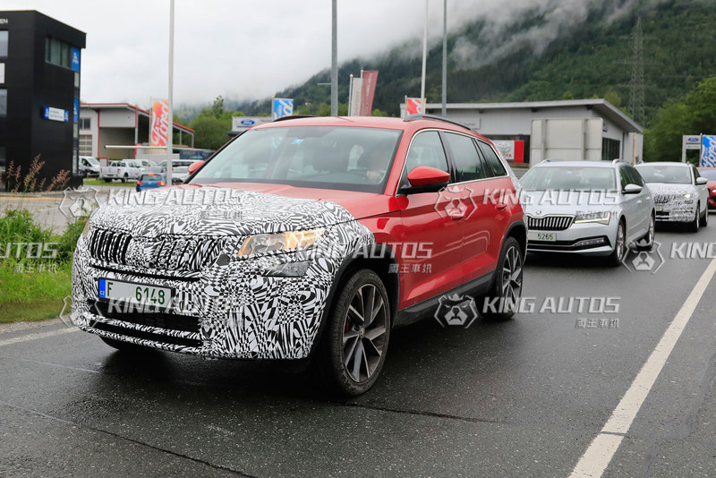 小改款《Škoda Kodiaq RS》偽裝落網 紐柏林最速七人座SUV預告變臉 小改款《Škoda Kodiaq RS》偽裝落網 紐柏林最速七人座SUV預告變臉