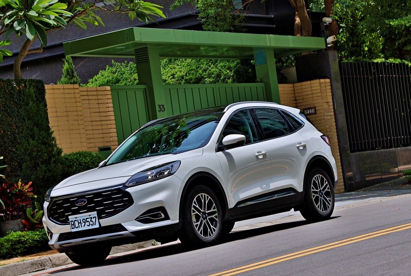 今年就要這部顏值與內涵都是頂尖的全新世代中型都會SUV—The All New Ford Kuga 今年就要這部顏值與內涵都是頂尖的全新世代中型都會SUV—The All New Ford Kuga
