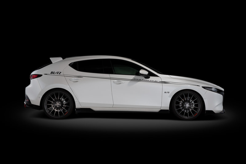 有改有加分 日本改裝廠《Blitz》為五門《Mazda3》打造專屬空力套件 有改有加分 日本改裝廠《Blitz》為五門《Mazda3》打造專屬空力套件
