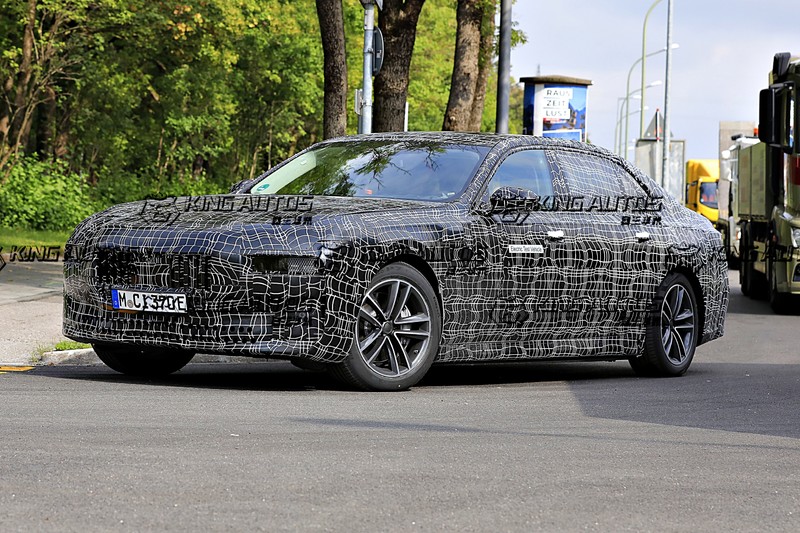 《BMW i7》 7系列大型豪華電動房車首度捕獲! 預計2022年全球首演! 將是《Mercedes-Benz EQS》最直接對手 《BMW i7》 7系列大型豪華電動房車首度捕獲! 預計2022年全球首演! 將是《Mercedes-Benz EQS》最直接對手