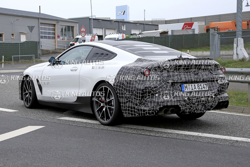 《BMW》有意重返超跑殿堂?疑似搭載中置引擎的《8 Series Coupe》賽道測試中 《BMW》有意重返超跑殿堂?疑似搭載中置引擎的《8 Series Coupe》賽道測試中