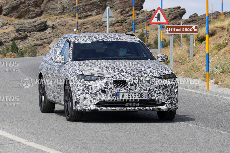 新世代《DS 4》偽裝落網 法系豪華掀背即將重返車壇 新世代《DS 4》偽裝落網 法系豪華掀背即將重返車壇