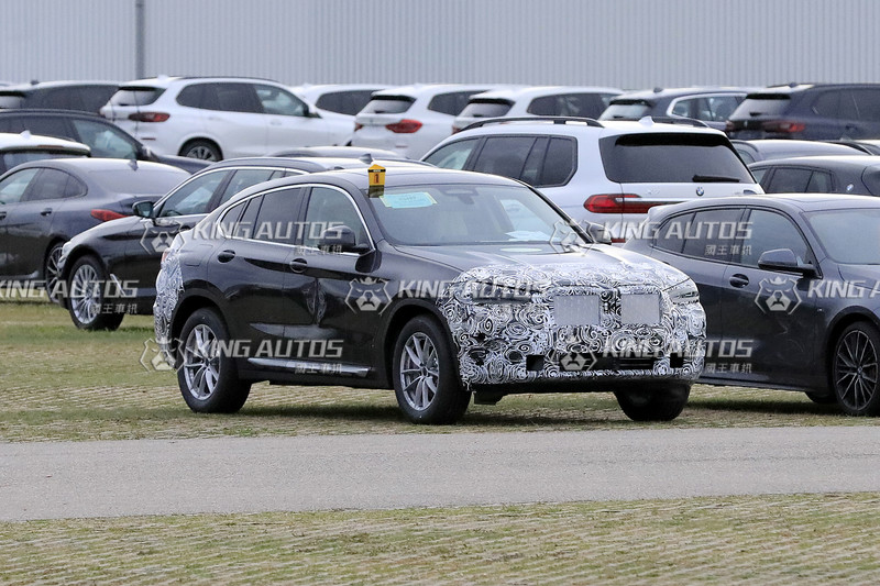 小改款《BMW X4》偽裝落網 瞇個眼會讓鼻孔看起來變大嗎? 小改款《BMW X4》偽裝落網 瞇個眼會讓鼻孔看起來變大嗎?