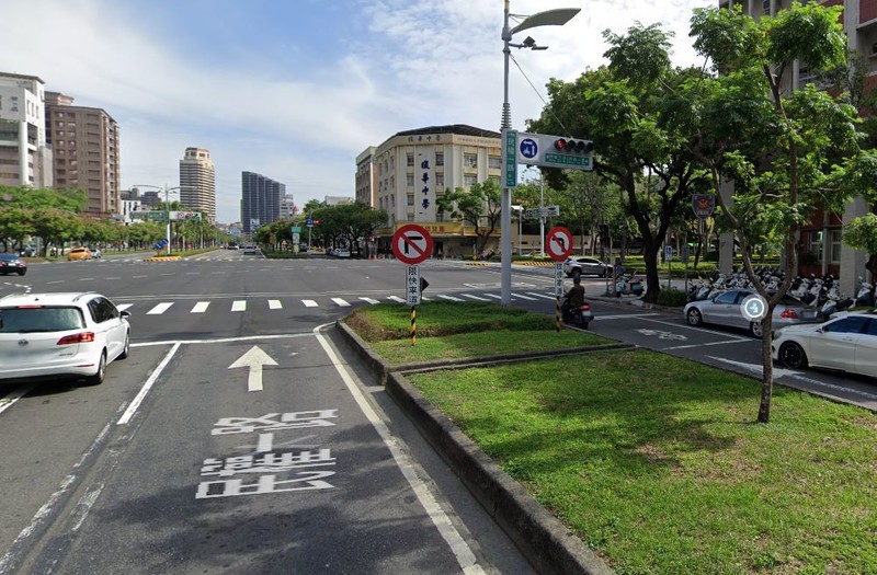 快車道可以右轉?《道路交安大解析》這樣右轉才正確 快車道可以右轉?《道路交安大解析》這樣右轉才正確