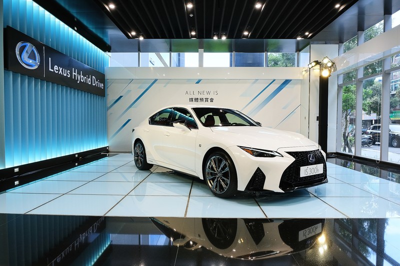 全車系200萬元有找! 21年式《Lexus IS小改款》開始接單預售! 全車系200萬元有找! 21年式《Lexus IS小改款》開始接單預售!