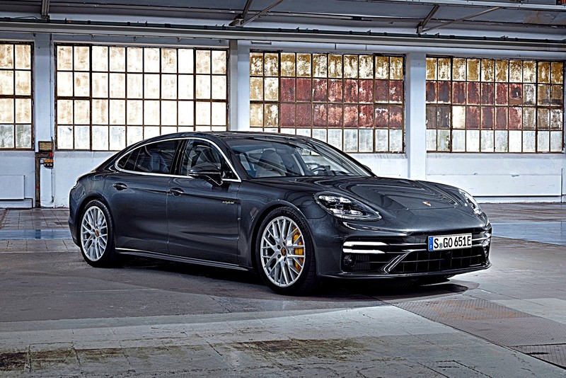 700匹性能旗艦現身!小改款《Porsche Panamera Turbo S E-Hybrid》首演! 700匹性能旗艦現身!小改款《Porsche Panamera Turbo S E-Hybrid》首演!