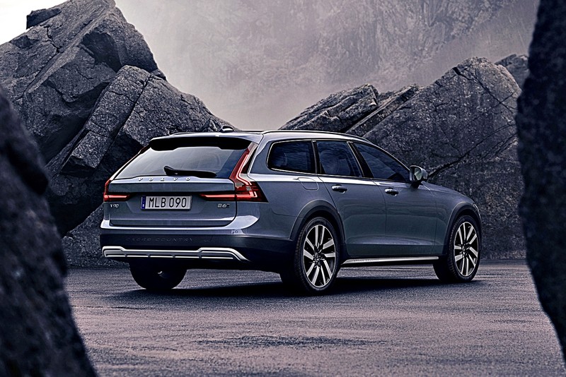 259萬元起!新年式《Volvo V90 Cross Country》升級48V輕油電上市 259萬元起!新年式《Volvo V90 Cross Country》升級48V輕油電上市