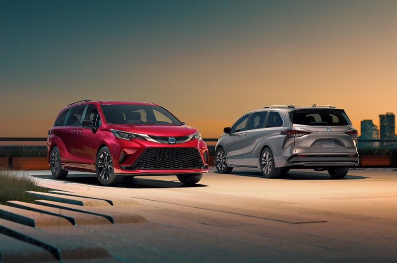先搶先贏?大改款《Toyota Sienna》預告11/24現身、2.5油電動力取代3.5 V6引擎 先搶先贏?大改款《Toyota Sienna》預告11/24現身、2.5油電動力取代3.5 V6引擎