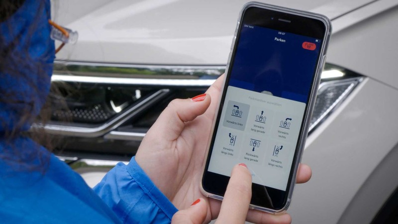不用上車也能自動停車移車!《Volkswagen》推智慧手機遙控停車系統 不用上車也能自動停車移車!《Volkswagen》推智慧手機遙控停車系統