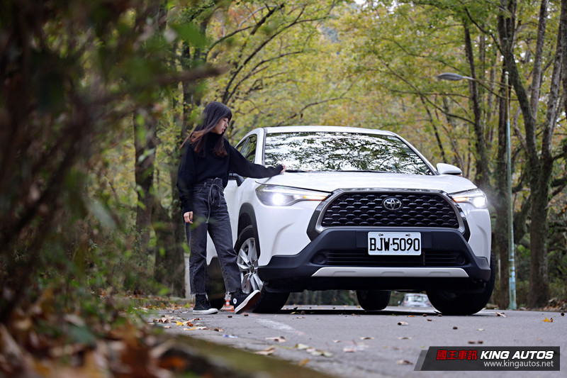 小公主上路︱《Toyota Corolla Cross》國民小男神,不一定完美但就是合妳胃 小公主上路︱《Toyota Corolla Cross》國民小男神,不一定完美但就是合妳胃
