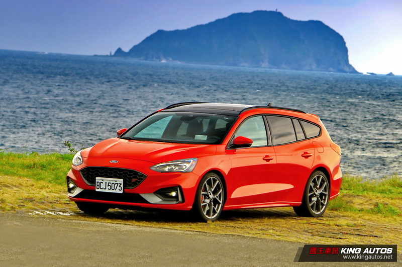 《Ford Focus ST Wagon》平衡性佳|衝直線挑掀背、殺彎道捧碗公! 《Ford Focus ST Wagon》平衡性佳|衝直線挑掀背、殺彎道捧碗公!