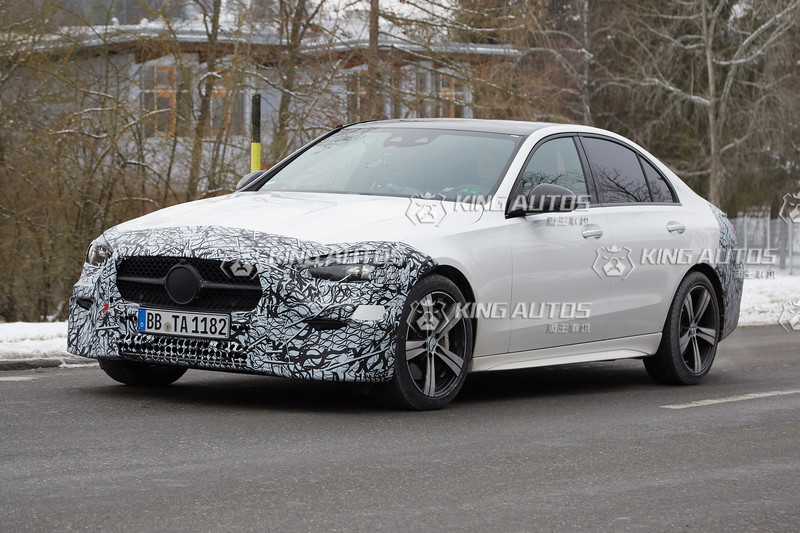 新世代《Mercedes-Benz C-Class》清涼入鏡 你是不是又想當小S呢? 新世代《Mercedes-Benz C-Class》清涼入鏡 你是不是又想當小S呢?